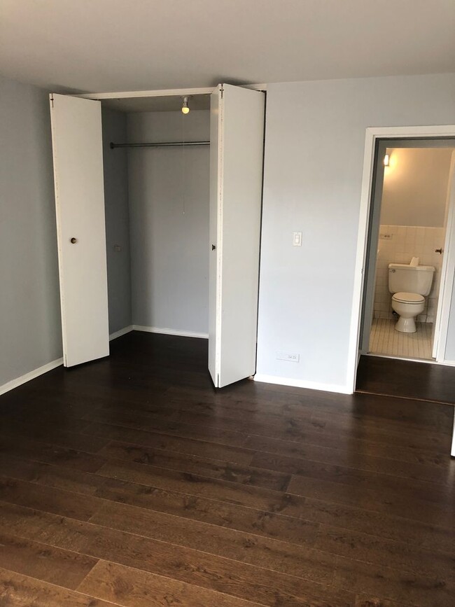 Building Photo - 2 Bedroom 2 Bath Newly Remodeled Unit. Hea...