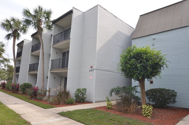 Foto del edificio - Hideaway Oaks Studios