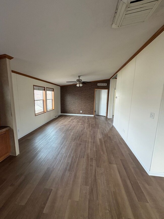 Building Photo - 4 bedroom