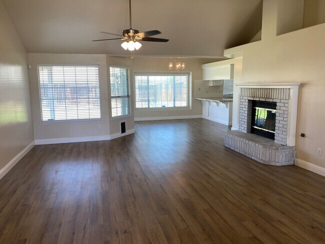 Foto del edificio - 12200 Kingfisher Ave