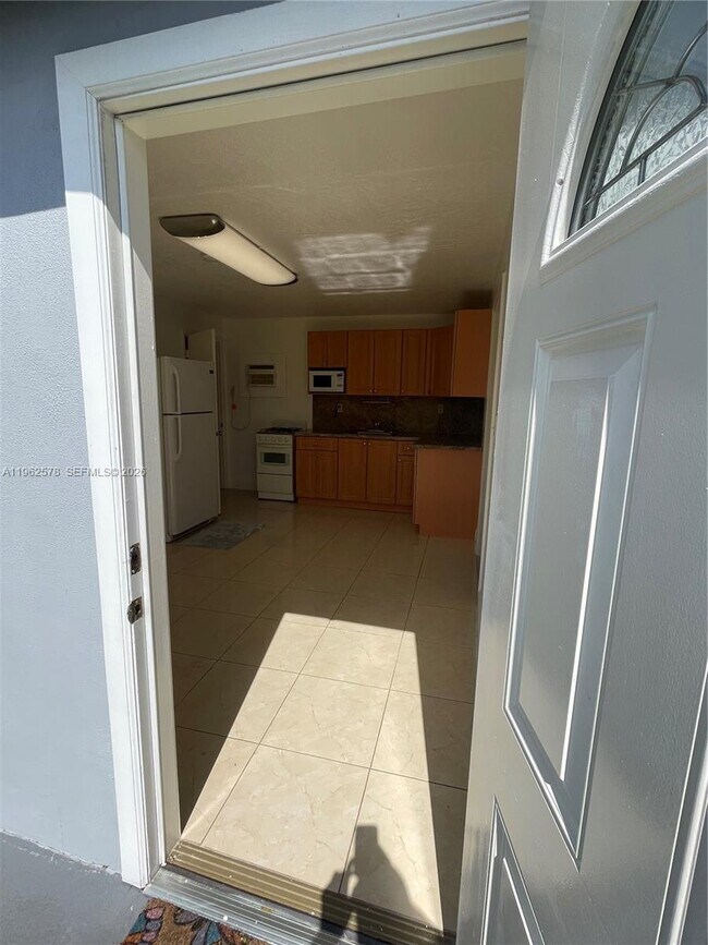 Foto del edificio - 4851 NW 192nd St