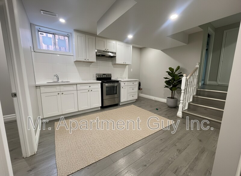 Building Photo - 30 William St