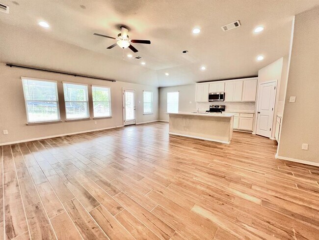 Building Photo - 7811 Dakota Cir