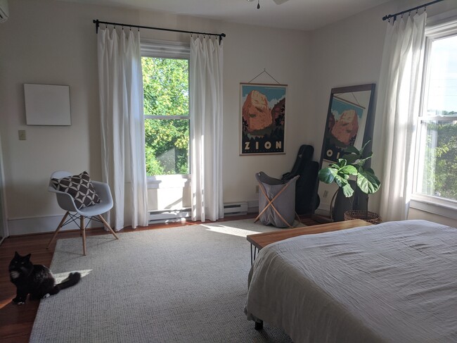 large bedroom - 700 Hinton Ave