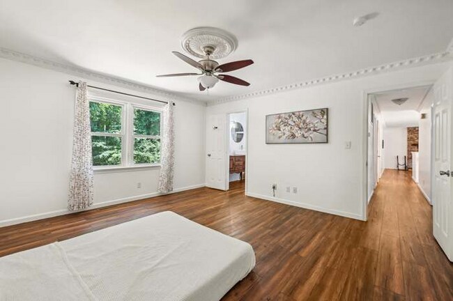 Building Photo - 404 Nob Hill Dr