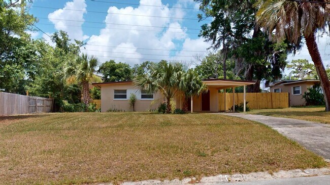 Building Photo - Beautiful 3 bedroom ,1.5 bathrooms .