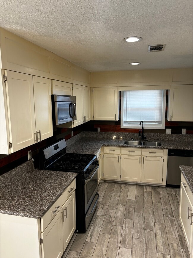 Foto del edificio - 1042 Live Oak Dr