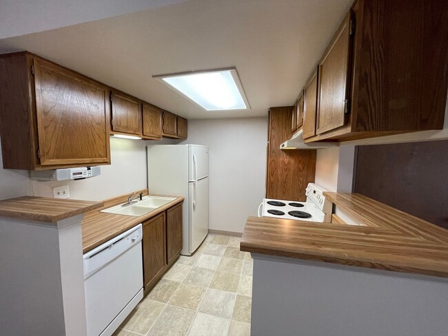 Building Photo - Quiet, comfortable living at a great price!