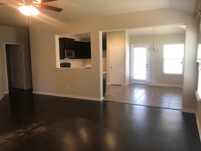 Building Photo - 2114 Dove Crossing Dr