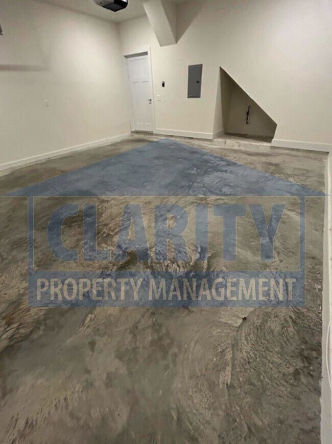 Foto del edificio - Three bedroom townhome w/ garage!