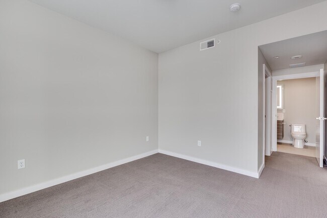 Foto del edificio - 476 Enterprise Blvd