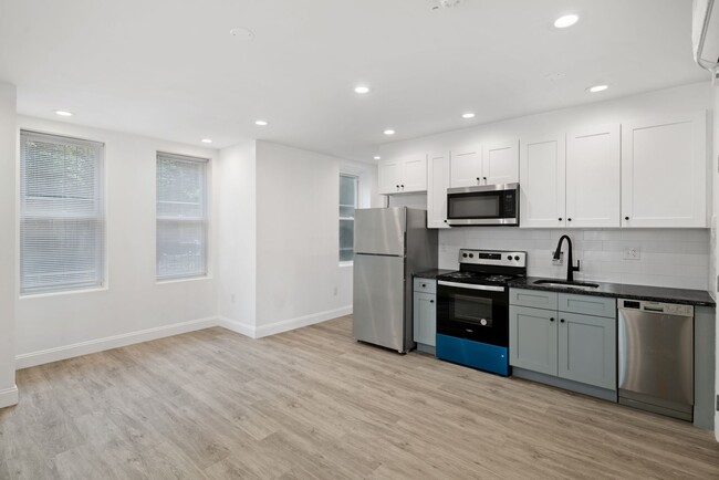 kitchen/living - 300 S 41st St