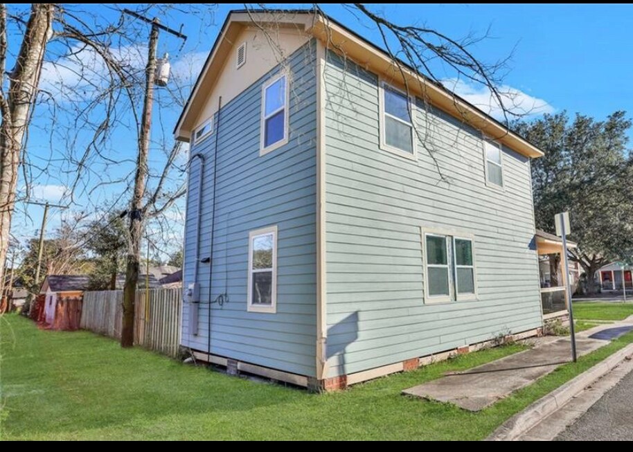 Primary Photo - 1200 E 37th St