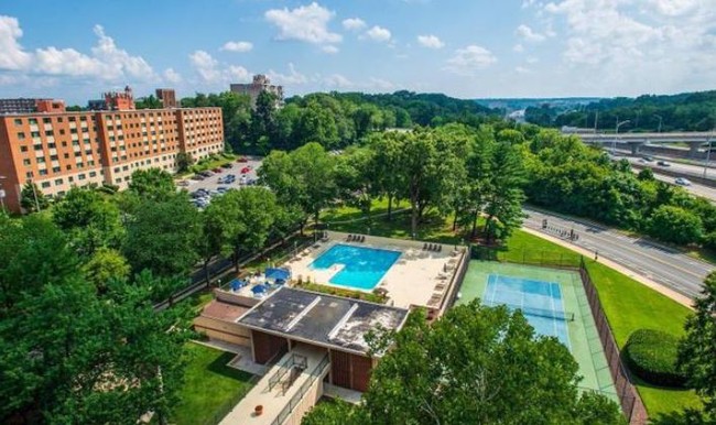 Building Photo - 1300 Army Navy Dr