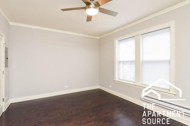 Building Photo - 640 W Wrightwood Ave