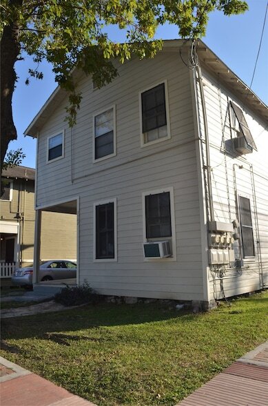 Building Photo - 2502 Saltus St
