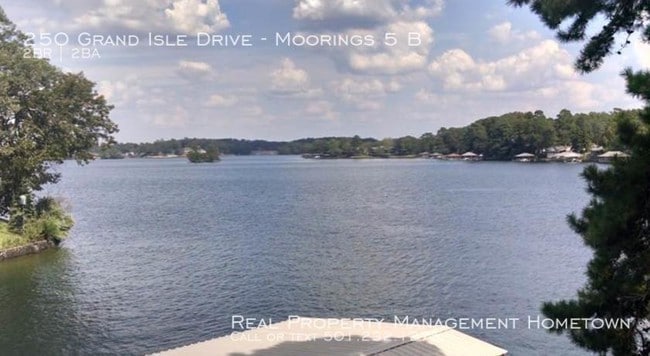 Building Photo - BEAUTIFUL CONDO AT THE MOORINGS