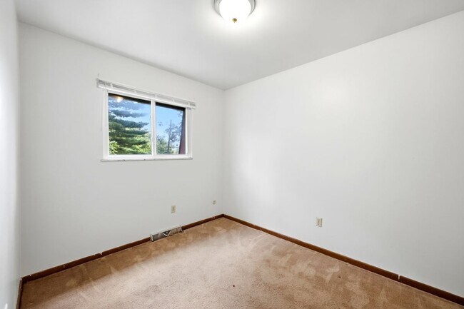 Building Photo - 1567 Briarwood Ave