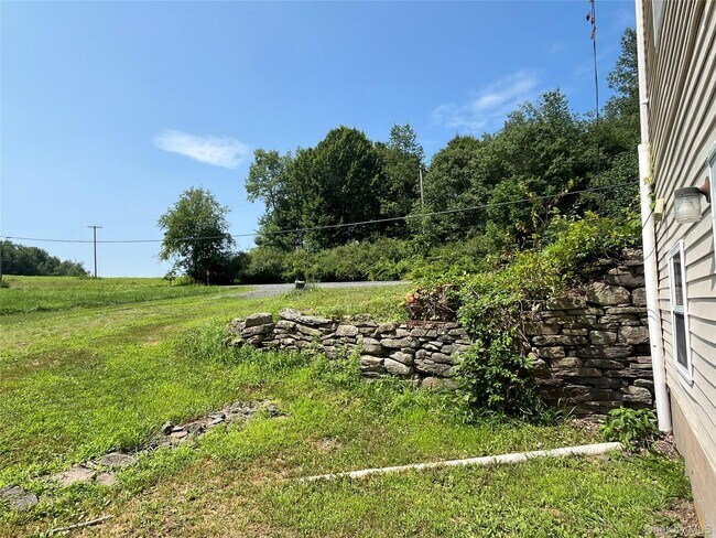 Foto del edificio - 161 White Sulphur Rd