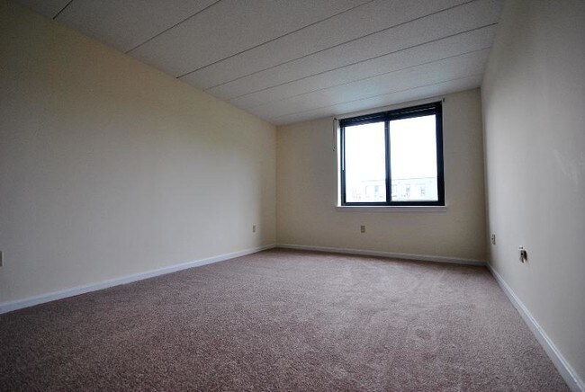 Building Photo - 85 Brainerd Rd