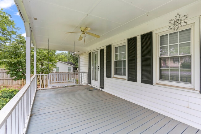 Building Photo - 830 McLinden Ave SE