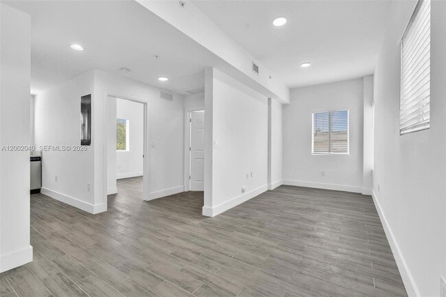 Foto del edificio - 584 NW 35th St