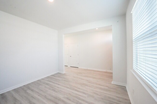 Building Photo - 158 Kraft Kove