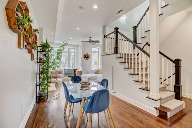 Dining / Living - 2250 W Adams St