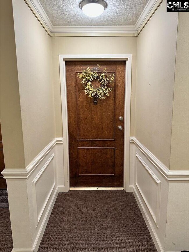 Building Photo - Furnished rental