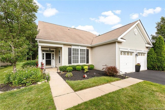 Building Photo - 320 Golf View Dr