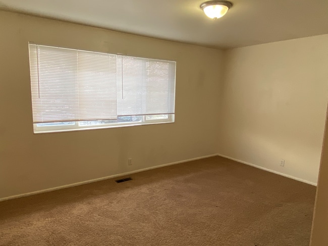 Building Photo - 261 E 200 N