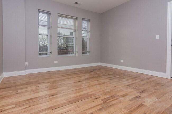 Foto del edificio - 848 W 61st St