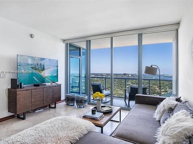 Foto del edificio - 1 br, 1.5 bath Condo - 601 NE 36th St Apt ...