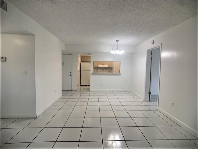 Foto del edificio - 9806 Hammocks Blvd