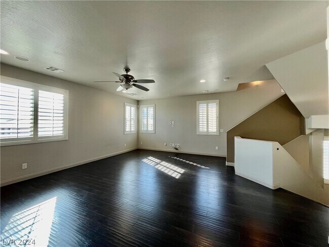 Building Photo - 10595 Acacia Park Pl