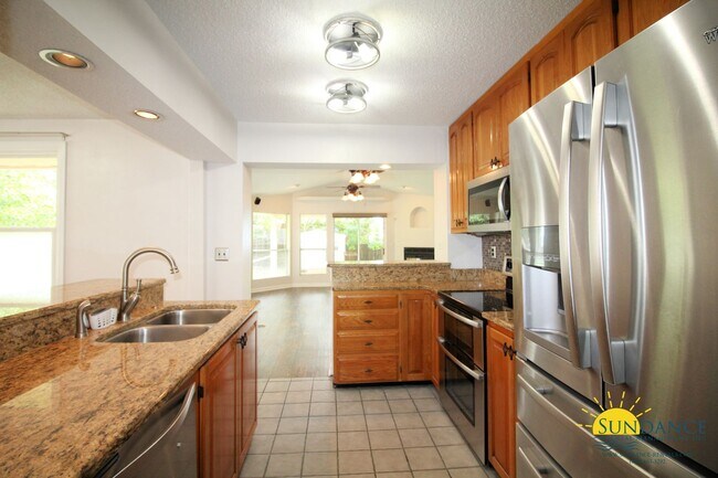 Building Photo - Stunning 4 Bedroom Home in Fort Walton Beach