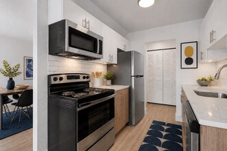 Building Photo - Bloomfield Square Apartments - Auburn Hills, MI