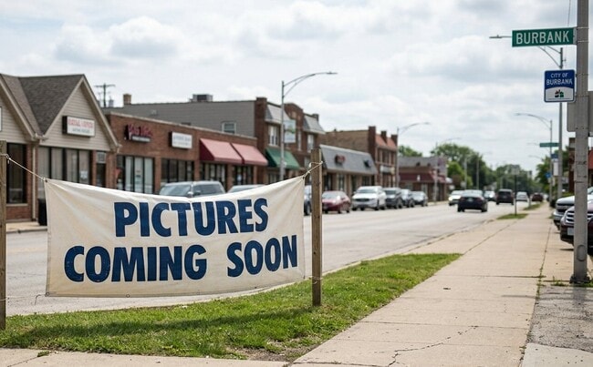 Building Photo - 8633 Leamington Ave