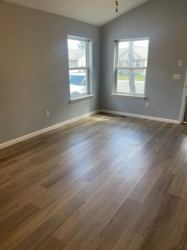 Building Photo - Charming 3 Bed, 2 Bath Home in Prime Belgr...