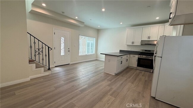 Building Photo - 3657 Mountain View Ave