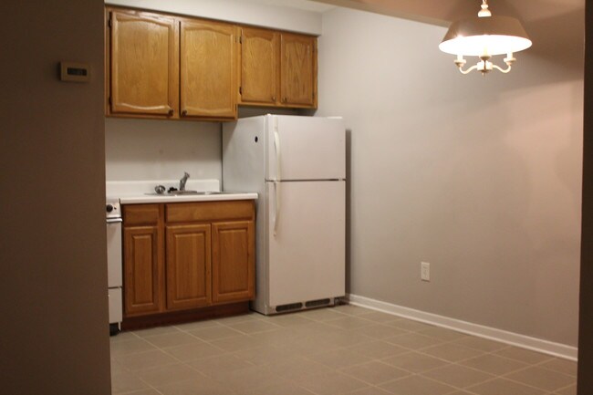 Kitchen - 2336 Crooks Rd
