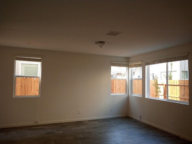 Foto del edificio - 1945 Kelly Ln