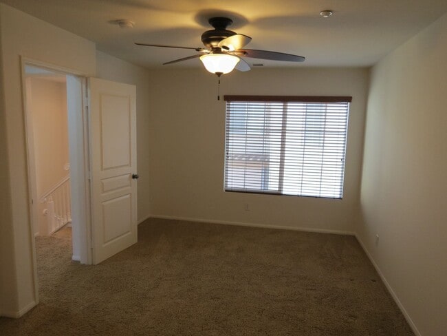 Building Photo - Rancho Coronado / Discovery Hills San Marcos Townhome- CSUSM Close