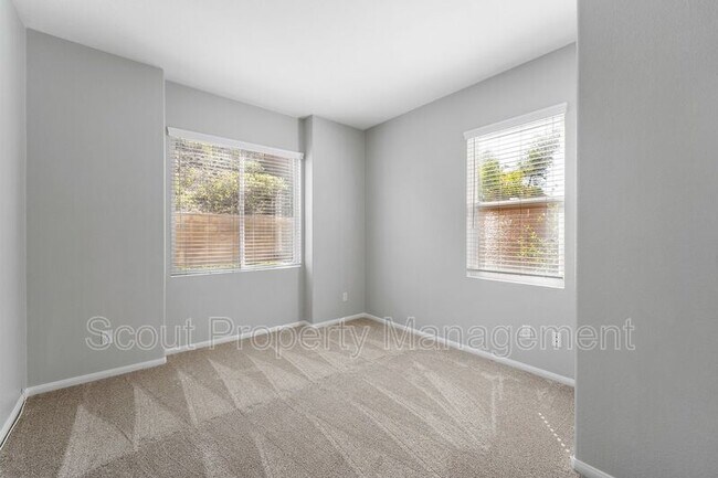Building Photo - 44704 Mumm St