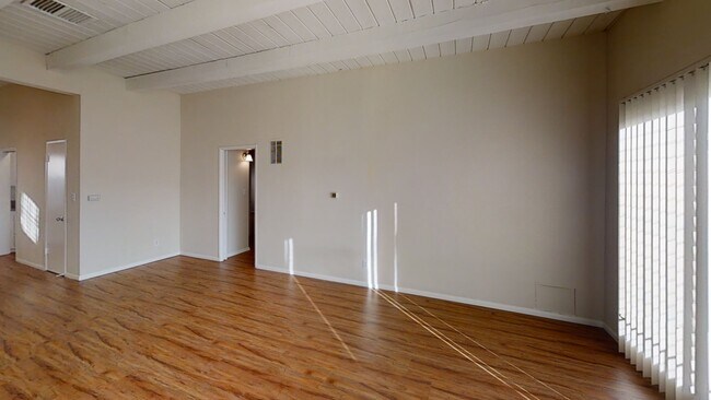 Building Photo - 1729 Ellincourt Dr