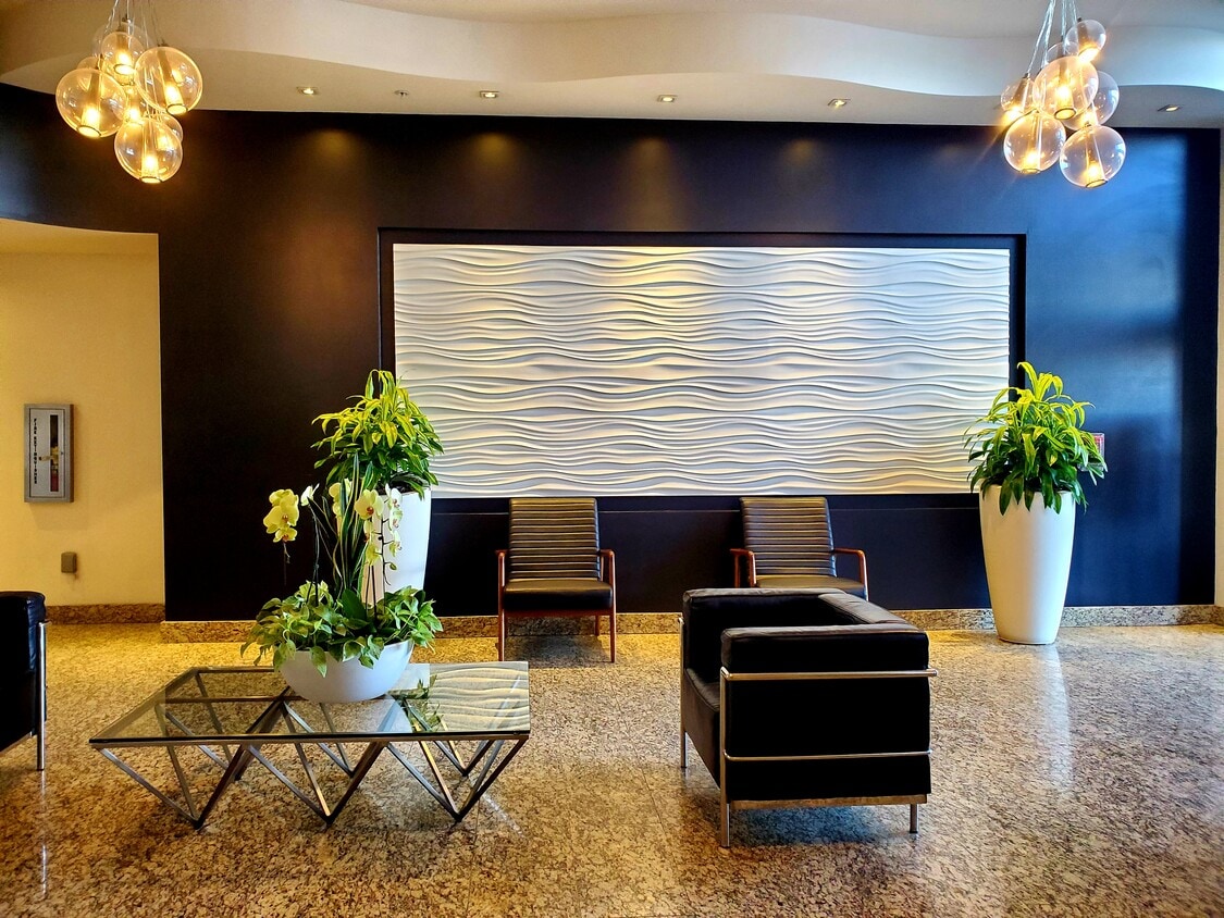 Foto principal - 1080 Park Blvd