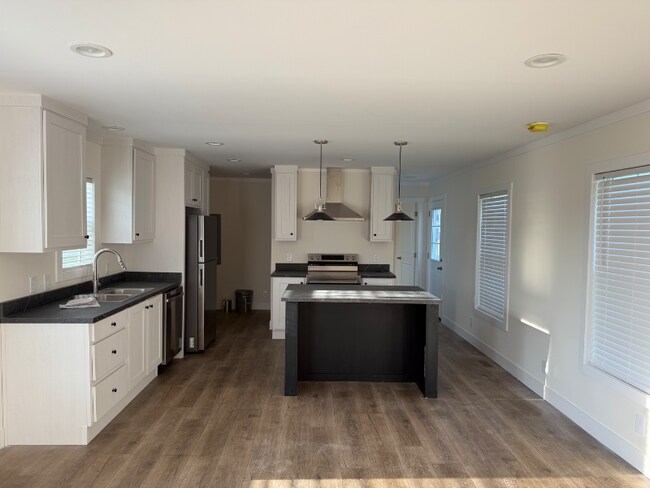 Foto del edificio - 7327 Angus Rd