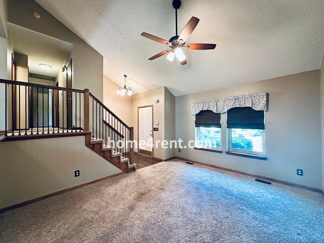 Building Photo - Spacious Liberty Home w/ an Updated Kitche...