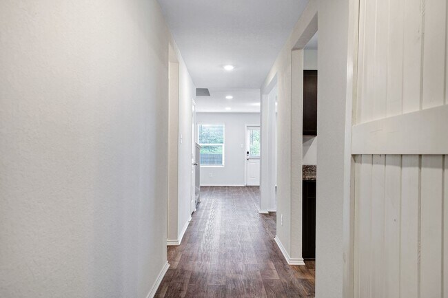 Building Photo - ***APPLICATION CURRENTLY UNDER REVIEW***MO...