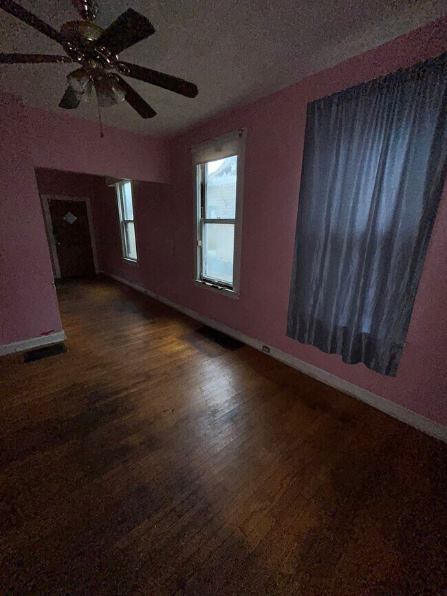 Foto del edificio - 4922 Davison Ave